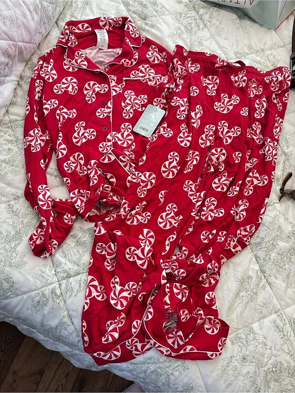 Disney Mickey Mouse Icon Peppermint Swirl Holiday Sleep Set